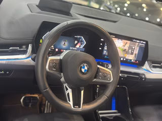 BMW 218 Active Tourer M-SPORT PANO MASSAGE 360K AHK - bilder 12