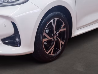 Toyota Yaris Hybrid Teamplayer +Safety- & Comf. Paket + Allwetterreifen - bilder 9