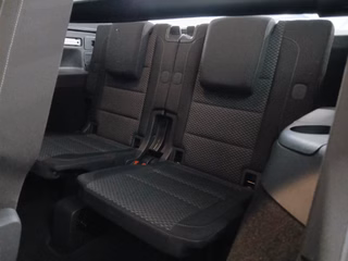 Volkswagen Touran 2.0TDI DSG 7SITZE STANDHZ 4xSITZH CARPLAY - bilder 6