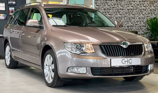 Skoda Superb Combi Elegance 4X4 1.HD|SHZ|AHK|NAVI|Bi-XENON Gebrauchtwagen Kaufen | EZ 12/2010 | Preis 13.990 €