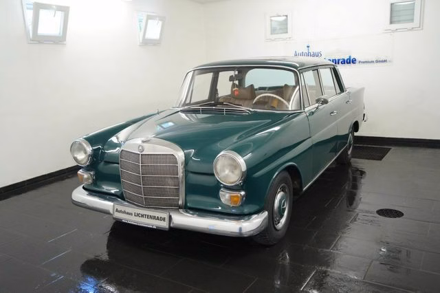 Mercedes-Benz 200 HECKFLOSSE W110 DAIMLER BENZ