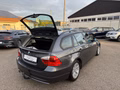 Daumennagel 9 - BMW 320i touring*NAVI*KLIMA*AHK*PDC*SHZ*ALU*TÜV 2028