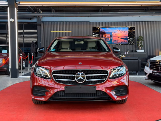 Mercedes-Benz E350de AMG Line MULTIBEAM/360°CAM/CARPLAY/HYB/ - foto 1