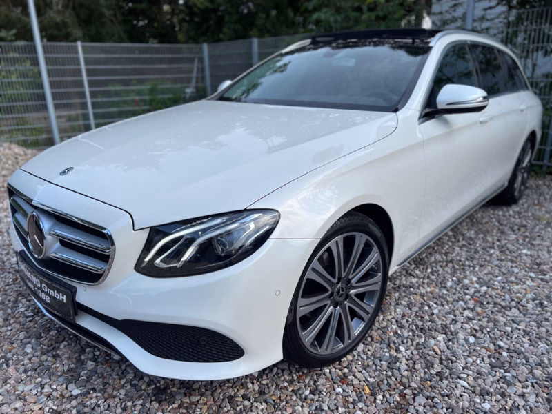 Mercedes-Benz E 220T d *EXCLUSIVE*AVANTGARDE*PANORAMA*KAMERA*