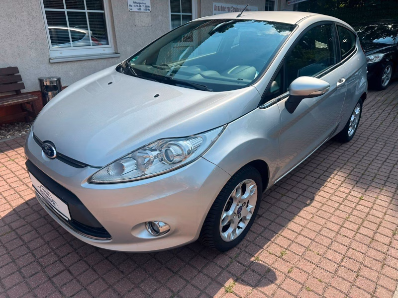 Ford Fiesta Titanium*SHZ*TEMPOM*8FACH BER.*KLIMAAUT*