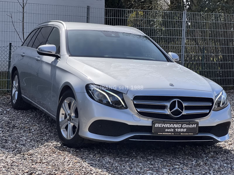 Mercedes-Benz E 220 d AVANTGARDE LED COMAND