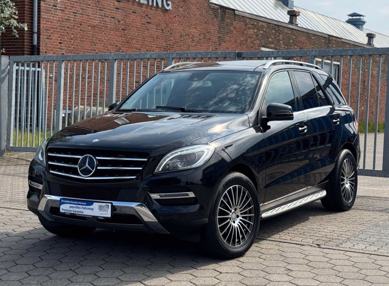 Mercedes-Benz ML 350 CDI BlueTec*XENON*PANO*AHK*KAMERA*COMAND*