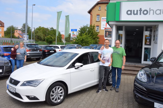 Glückliche Kunden in Autohaus NeckarAlb