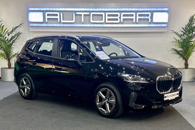 BMW 218 Active Tourer LUXURY ACC KAM AMBIENTE 8-FACH Gebrauchtwagen Kaufen | EZ 10/2024 | Preis 25.900 €