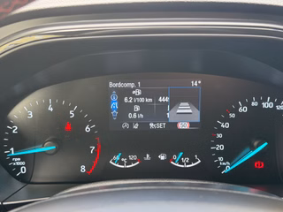 Ford Focus Turnier ST-Line ACC Navi CAM PDC LED - bilder 19