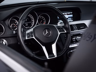 Mercedes-Benz C 63 AMG BI-XENON COMAND H-K PANO SHZ - bilder 2