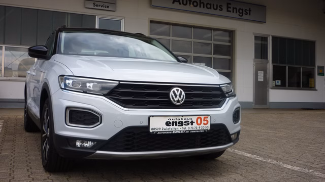 Photo №1 Volkswagen T-Roc Used cars for sale at Autohaus Engst GmbH