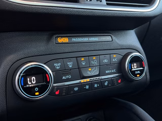 Ford Focus Titanium EcoBoost PANO / ACC / NAVI / B&O SOUND / BLIS / KAM / HUD / - foto 24