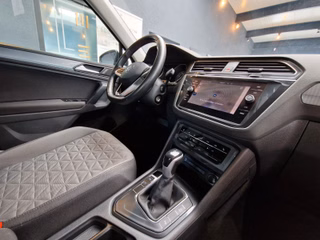 Volkswagen Tiguan Life 2,0TDI*KAMERA*AHK*NAVI*CLIMATRONIC - bilder 1