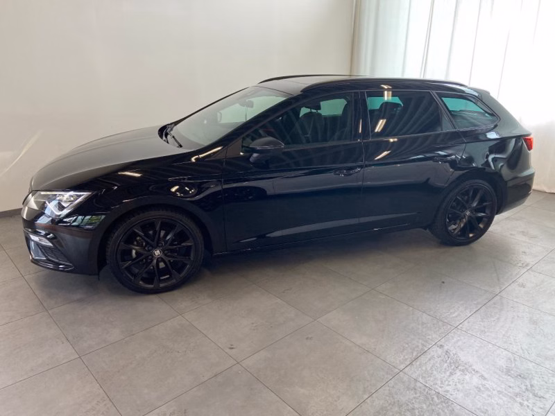Seat Leon ST 1.5 TSI DSG FR Black EDITION PANO 18" AHK