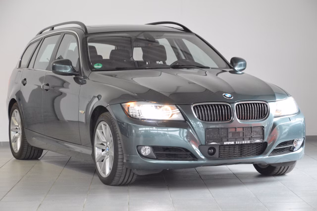 BMW 330d xDrive Aut. |PANO|NAVI|SHZ|TEMP.|SCHECKHEFT Gebrauchtwagen Kaufen | EZ 12/2009 | Preis 11.990 €