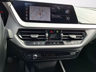 BMW 118 i Advantage KLIMA / PANORAMA / HEAD-UP / LED / NAVI - bilder 8