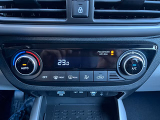 Hyundai i10 1.2 Prime SmartKey Navi Kamera Sitzheizung - bilder 14