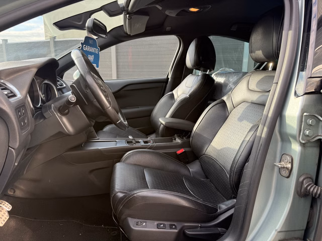 Citroën DS4 SoChic SHZ Tempo PDC Xenon Navi Totwinkel - photo 3