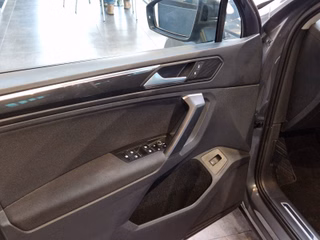 Volkswagen Tiguan Life 2.0TDI*KAMERA*CARPLAY*LED* - bilder 10
