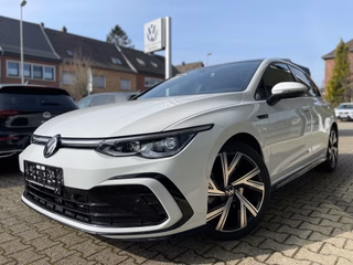 Volkswagen Golf VIII R-Line eTSI,AHK,KAM,PANO,Nav,IQ,4J.Gar