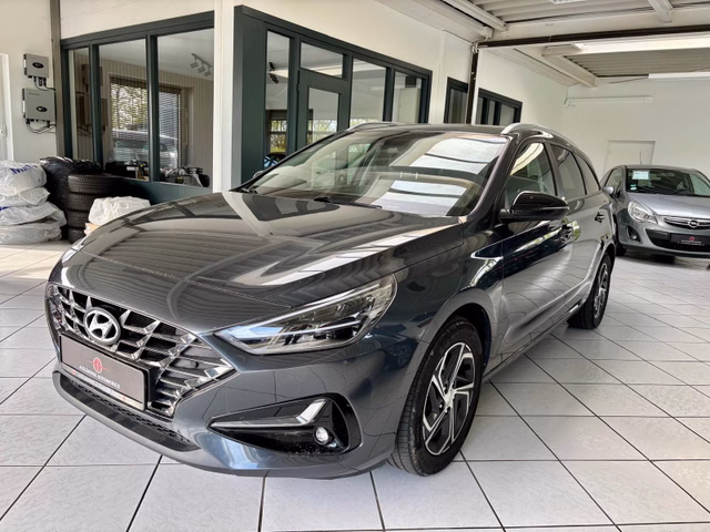 Hyundai i30 cw 1.6CRDi Intro Edition LED Navi Digitacho Gebrauchtwagen Kaufen | EZ 03/2021