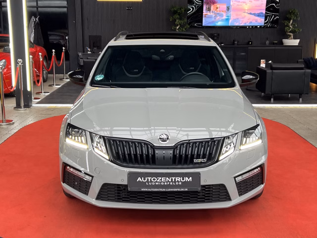 Skoda Octavia Combi V-RS 245 / PANO / ACC / LED / LANE-ASSIST / FRONT-ASSIST - foto 2