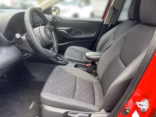 Toyota Yaris Hybrid Teamplayer + Safety - & Comfort Paket - bilder 10