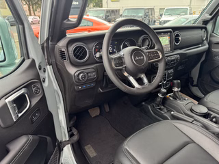 Jeep Wrangler Unlimited Rubicon 4xe Sonder-Umbau Komplettlackierung - bilder 25