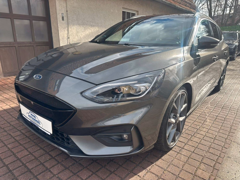 Ford Focus Turnier ST*AUTOM.*LED*SITZH.*RECARO*LM*1HD