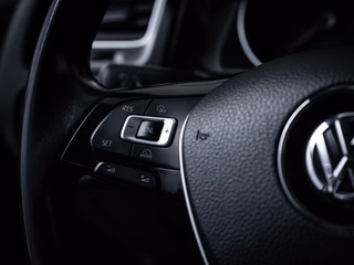 Volkswagen Golf VII 2.0 TDI Highline BI-XENON NAVI AHK SHZ - foto 2