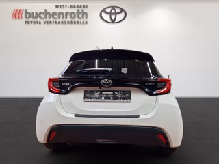 Toyota Yaris Hybrid Teamplayer +Safety- & Comf. Paket + Allwetterreifen - bilder 6