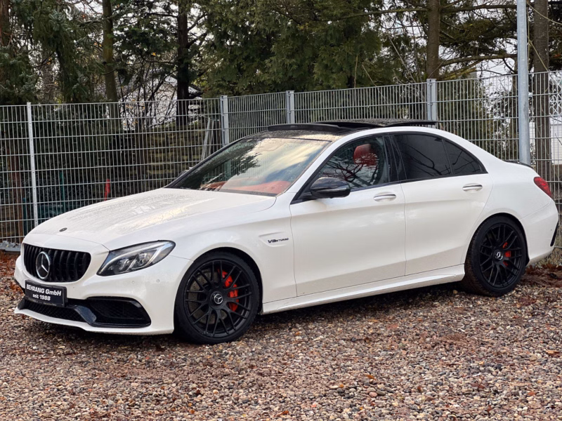 Mercedes-Benz C63AMG *PANORAMA*DISTRO*360°KAM*KEYLESS*CARBON*