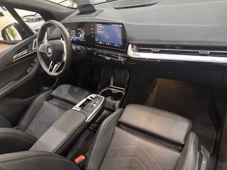 BMW 218 Active Tourer M-SPORT PANO HUD 360 MASSAGE H&K - bilder 29