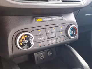 Ford Focus 1.0 Cool & Connect KLIMA / LED / NAVI / SITZHEIZUNG - foto 9