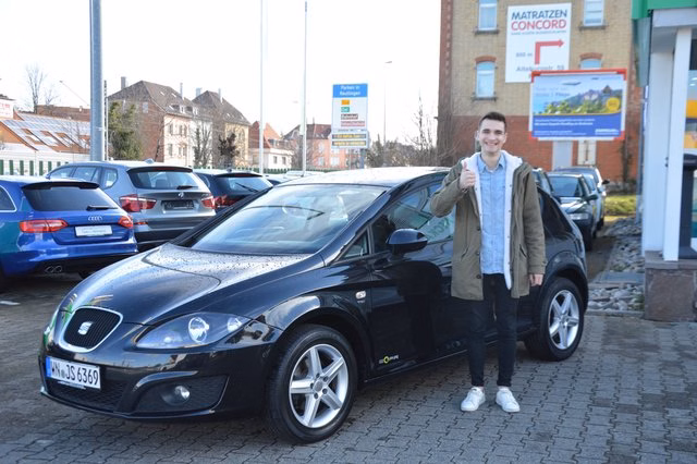 Glückliche Kunden in Autohaus NeckarAlb