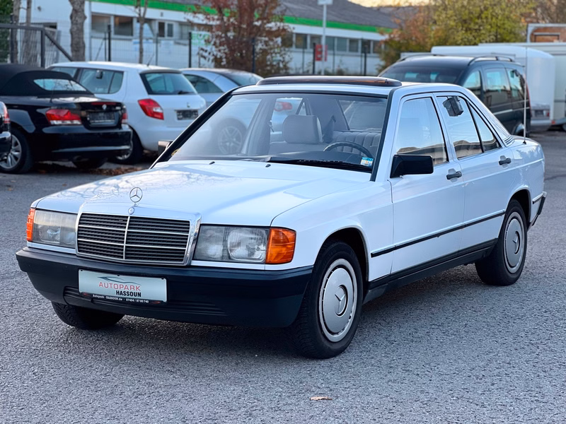 Mercedes-Benz 190 D AHK Schiebedach