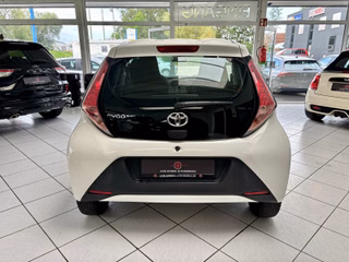 Toyota AYGO 1,0 x-play USB Bluetooth BC Klima ZV - foto 6
