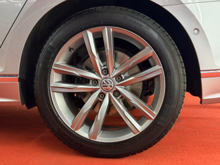 Volkswagen R-LINE/Highline/D-LED/ACC/NAVI/KAM/SHZ/LRH - foto 3