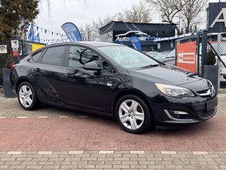 Opel Astra J Limousine 1.4T*Automatik*Navi*Kamera*Shz
