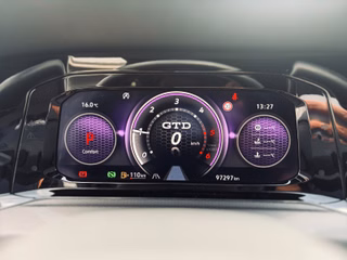 Volkswagen Golf VIII Lim. GTD+HUD+4xSHZ+AHK+H&K+ACC+19"+LED - foto 4