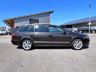 Skoda Superb 2.0 TDI Combi 2.Hd|NAVI|LEDER|4X4|AHK|DSG Used vehicle for sale | First registration 02/2015 | Price 7.490 €