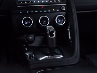 Jaguar E-PACE SE AWD PANO AHK SHZ RFK - foto 7