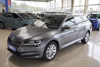 Skoda Superb Kombi Style 2,0TDI DSG Matrix/Leder/Navi/Kessy/el.Klappe  **