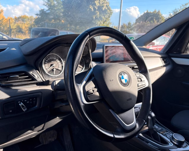 BMW 220 i Gran Tourer Pano*Tempo*SitzHz.*Navi*7Sitz - foto 8