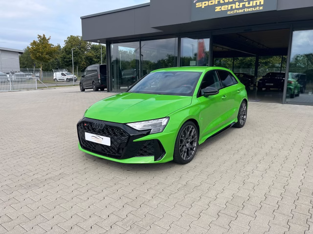 Audi RS3 Sportback S tronic Schalensitze, Sonos, SportAGA age.one-day registration Kaufen | EZ 09/2026 | Preis 65.985 €