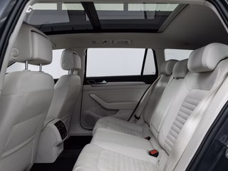 Volkswagen Passat Variant 2.0 TDI 4M LED PANO ACC AHK RFK - bilder 1