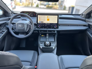 Toyota bZ4X FWD Lounge Sky ( Panoramadach ) + Sound-Paket ( JBL ) - bilder 17