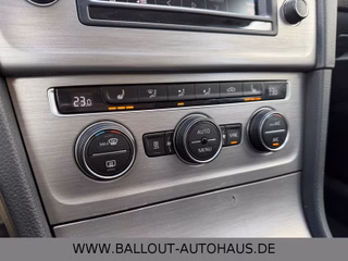 Volkswagen Golf VII Variant*2.HAND*BI-XENON*KLIMA*NAVI*TEMP - bilder 21