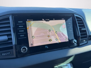 Skoda Karoq 1.5 TSI Sportline DSG / ACC / NAVI / KAMERA / SITZHEIZUNG - bilder 8